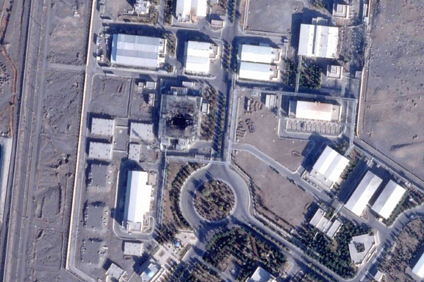 آسوشیتدپرس: فعالیت و ساخت سقف بر تاسیسات آسیبدیده اصفهان و نطنز مشکوک به پنهانکاری است