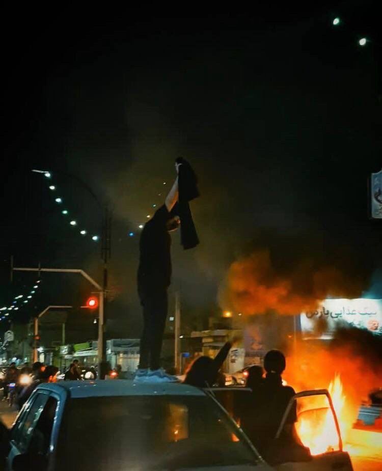 خیزش انقلابی در ایران در روز ۲۵ آبان؛ معترضان از کامیاران تا تهران به خیابان‌ها آمدند