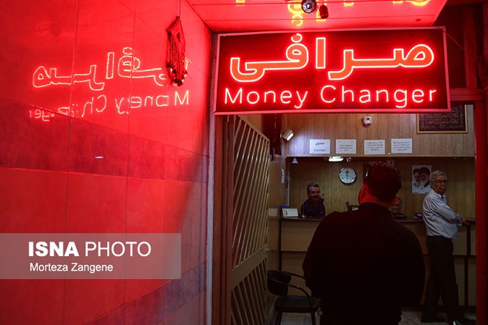 عبور قیمت دلار از ۹۳ هزار تومان پس از موضع منفی خامنه‌ای درباره مذاکره 