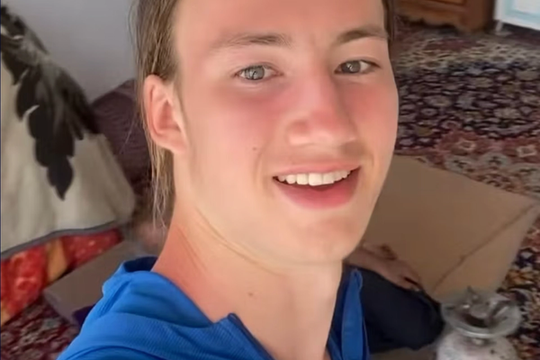 بعد اعتقاله منذ عدة أشهر.. القضاء الإيراني يعلن تبرئة مواطن فرنسي- ألماني من تهمة "التجسس"