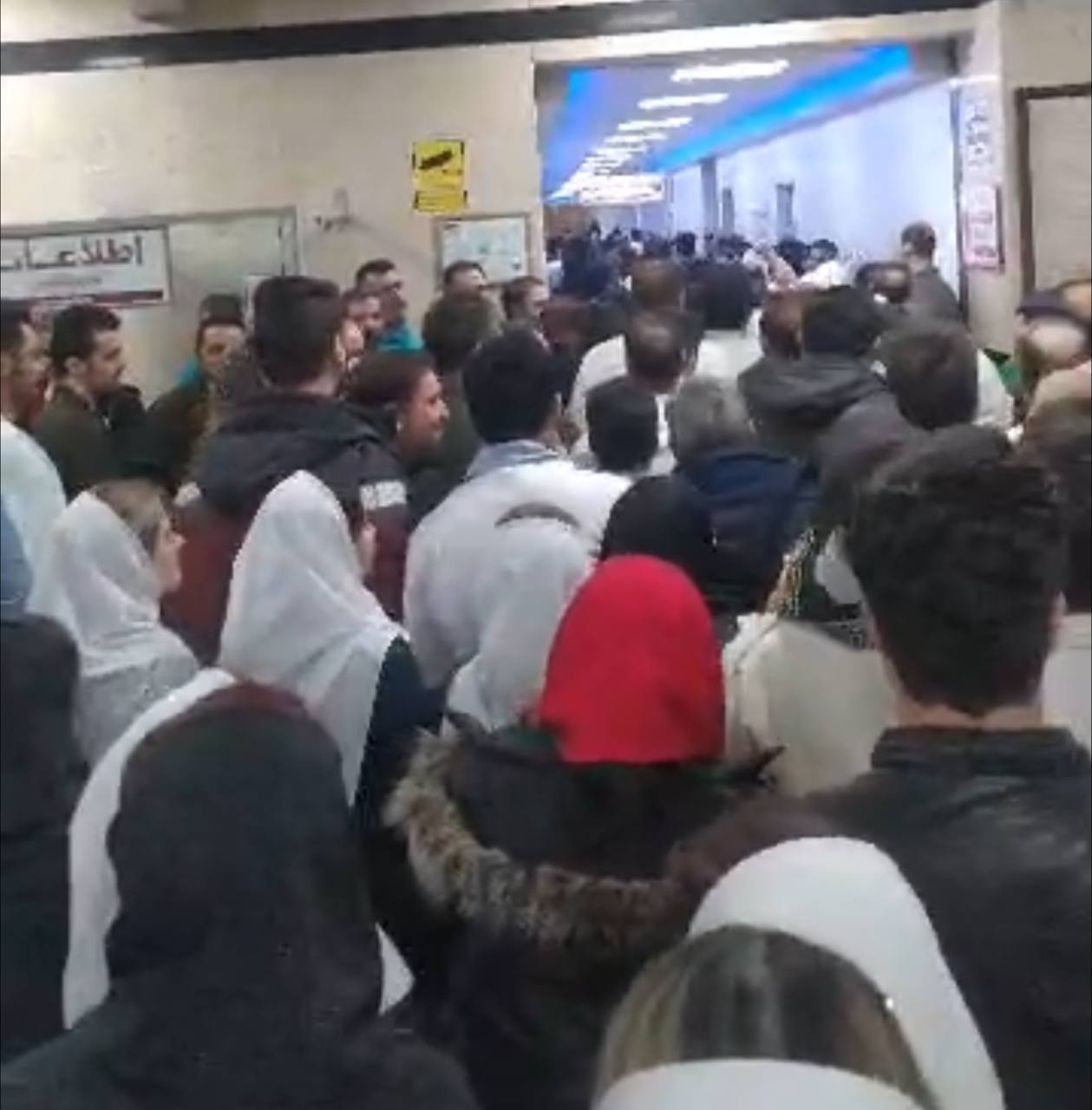 پرستاران و کادر درمان و اداری بیمارستان میلاد تهران دست به تجمع اعتراضی زدند