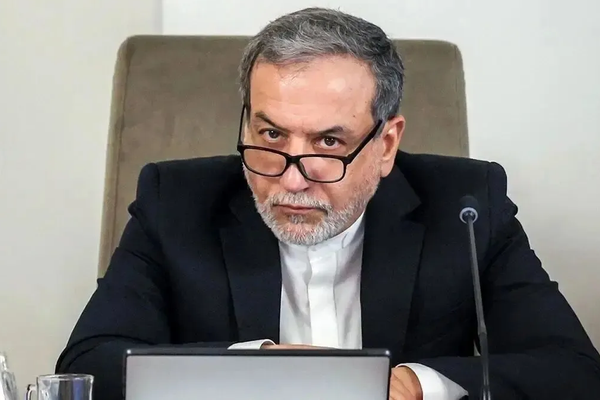 واکنش عراقچی به پیام نتانیاهو به ایرانیان: این شیوههای بچهگولزن دیگر کار نمیکند