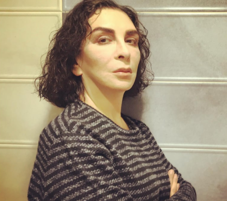 افسانه بایگان و آزاده صمدی دو بازیگری بودند که به دلیل اعتراض به حجاب اجباری در جریان خیزش انقلابی، حکومت به آن‌ها «بیماری روحی و شخصیت ضد اجتماعی» نسبت داد