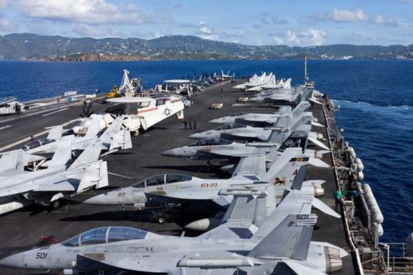 في إطار زيادة الضغط على إيران.. أميركا ترسل أكبر حاملة طائرات في العالم إلى الشرق الأوسط