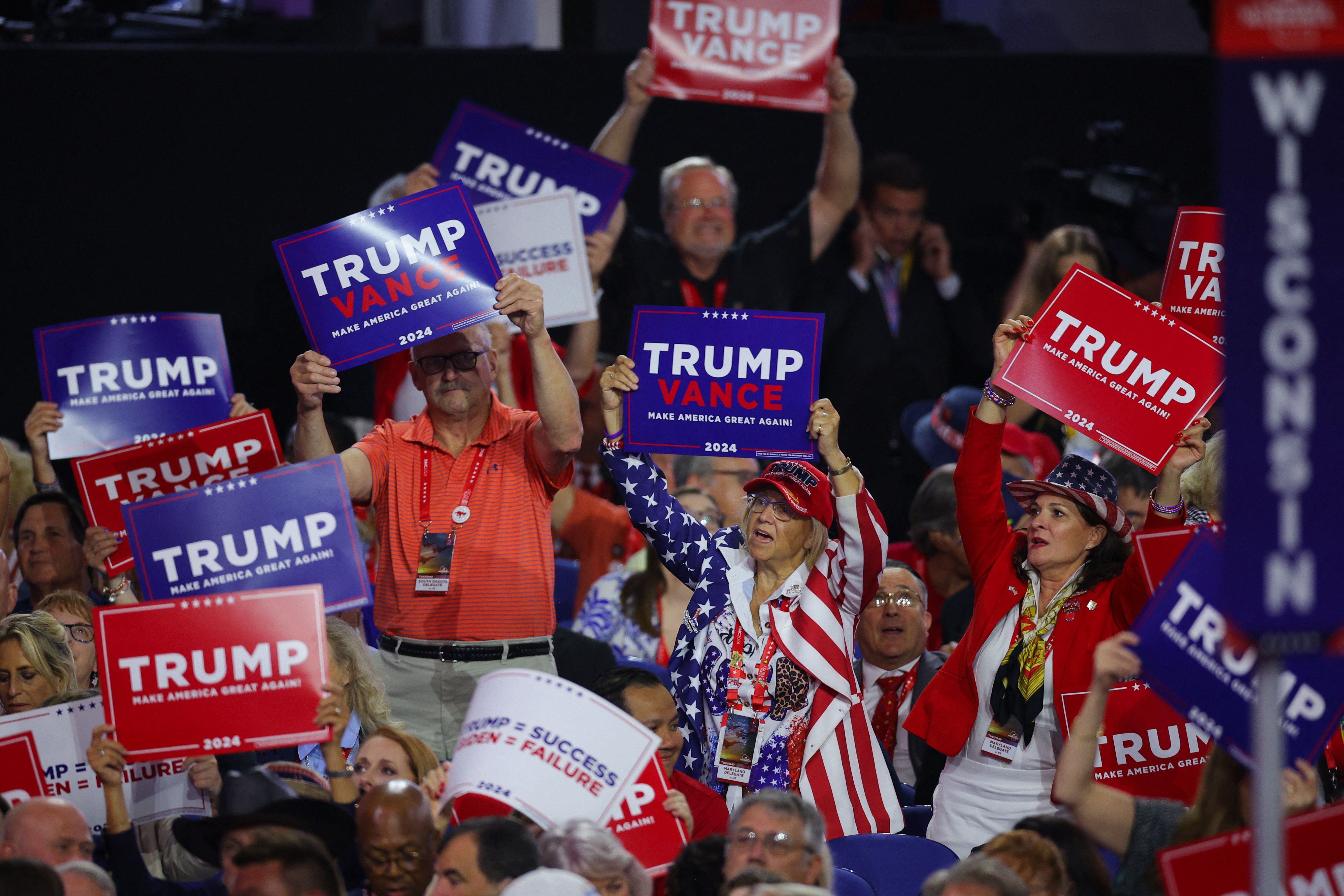 طرفداران دونالد ترامپ در کنوانسیون ملی جمهوری‌خواهان، میلواکی، ۲۶ تیر