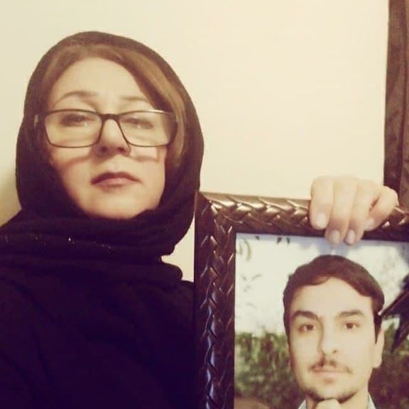 مادر علیرضا انجوی، از کشتهشدگان اعتراضات آبان: رای بی رای، به این حکومت ظالم رای نمیدهم