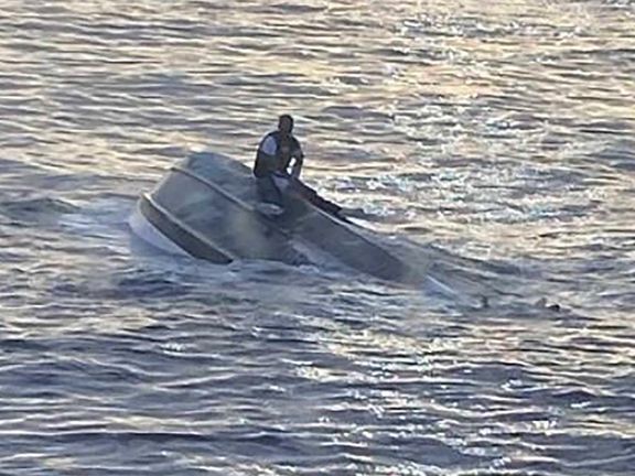 گارد ساحلی آمریکا در سواحل فلوریدا جستجو برای یافتن ۳۹ مهاجر غرق شده یک قایق را آغاز کرد