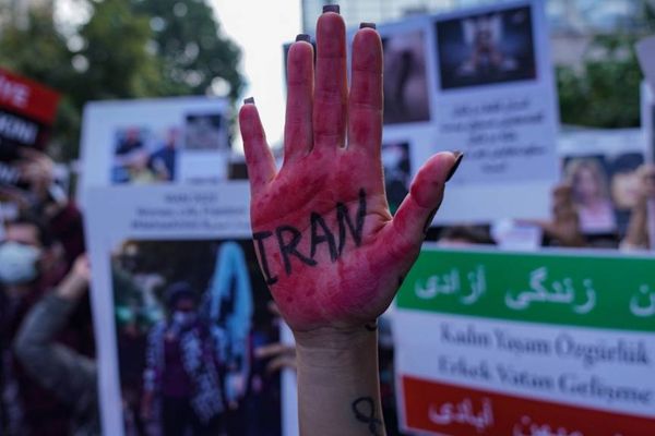 العفو الدولية: النظام الإيراني ما زال يفلت من العقاب على جرائمه في قمع "انتفاضة مهسا"
