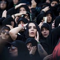 حکومت برای روایتسازی از مراسم تشییع جنازه خامنهای به بلاگرهای خارجی متوسل شد