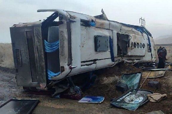 14 قتيلًا في انقلاب حافلة ركاب بمحافظة كرمان الإيرانية