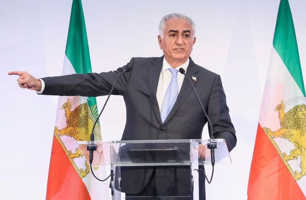 Exiled prince says thousands of police, troops stayed home amid protests