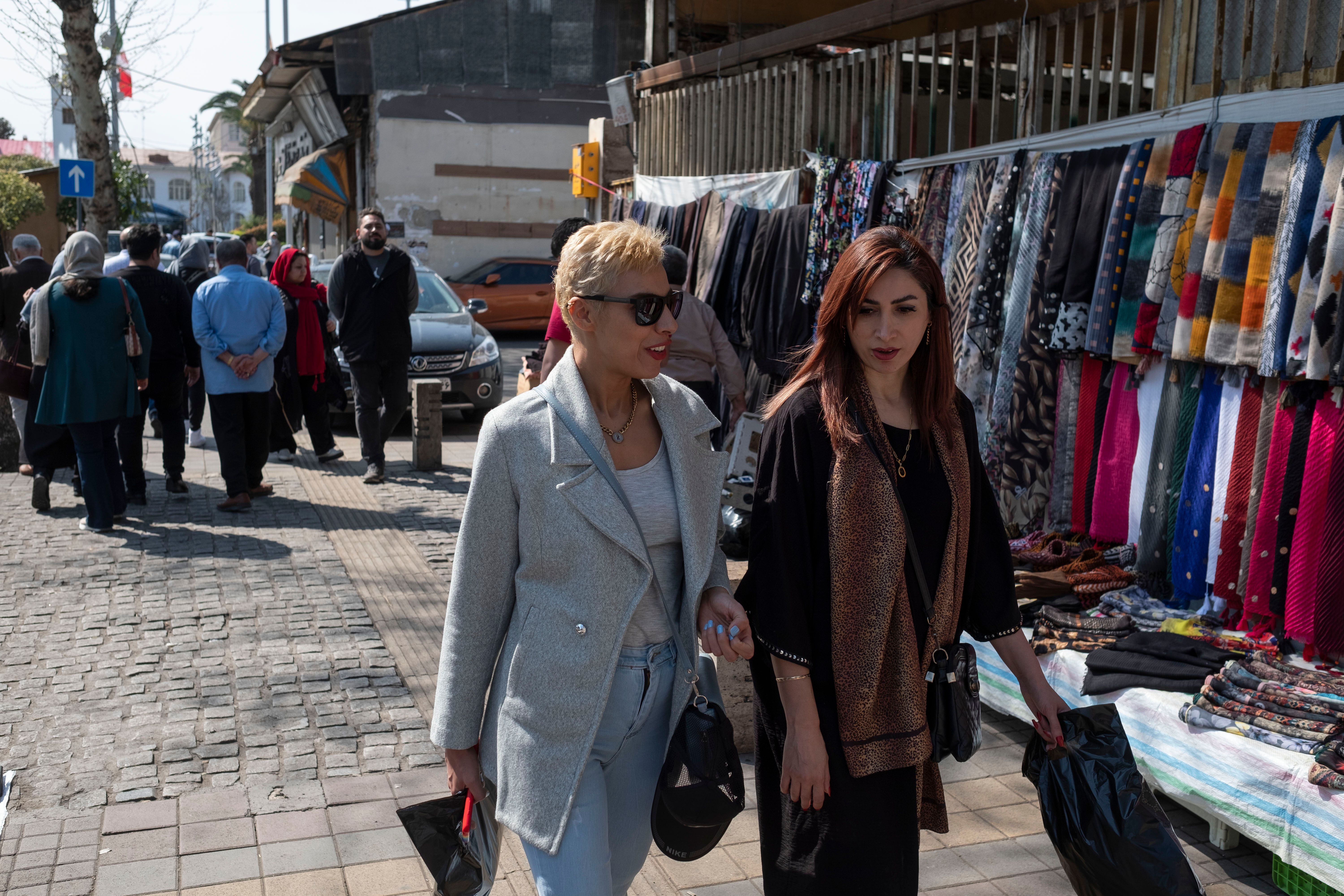 سردبیر فایننشنال‌تایمز: اولین چیزی که در تهران به چشم می‌آید زنانی هستند که حجاب ندارند