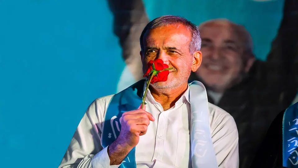 پزشکیان: در برابر مشکلات اقتصادی نباید حرف از رفتن بزنیم، ما خواهیم ماند