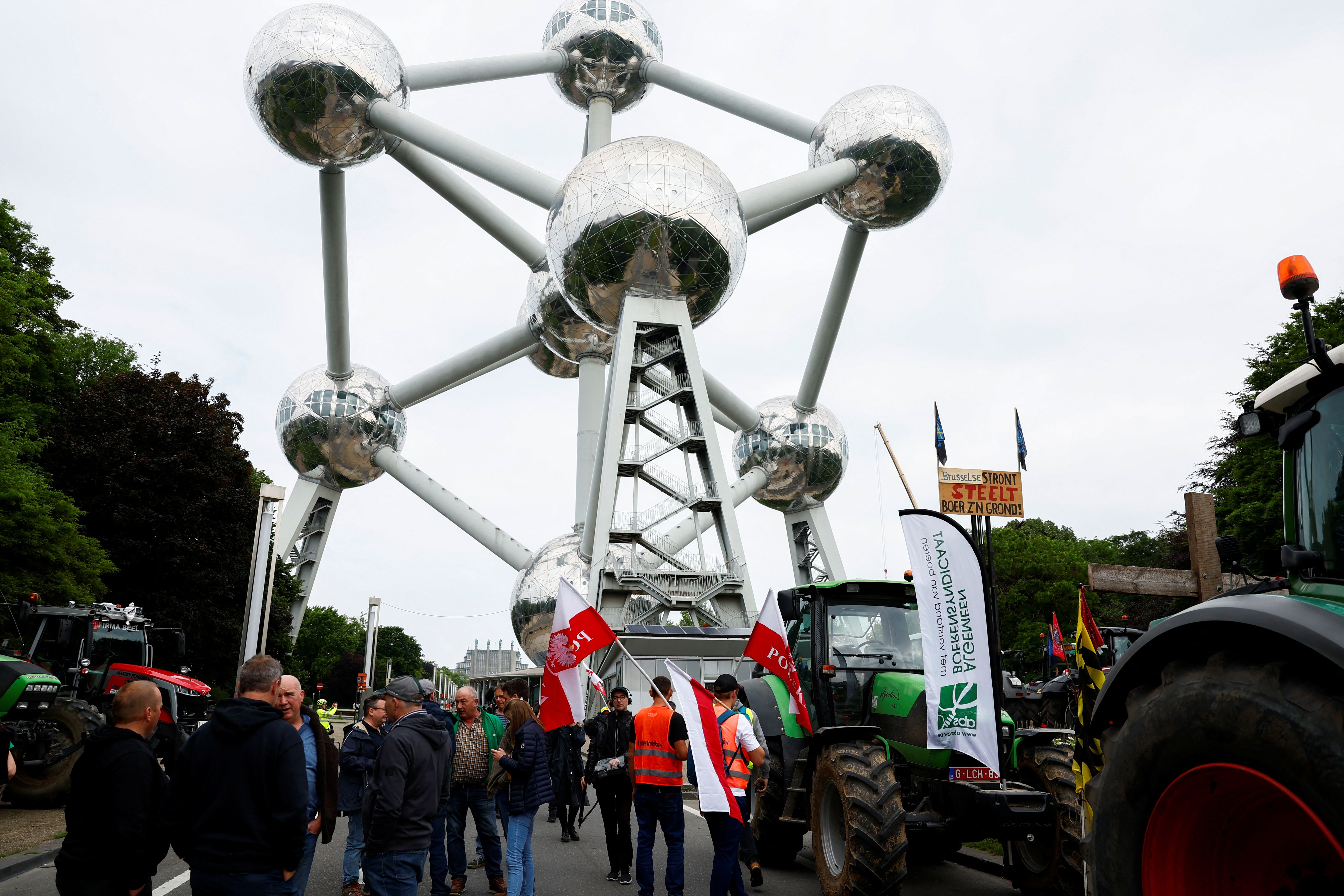 تجمع کشاورزان و تراکتورهایشان در بروکسل در آستانه انتخابات پارلمان اروپا