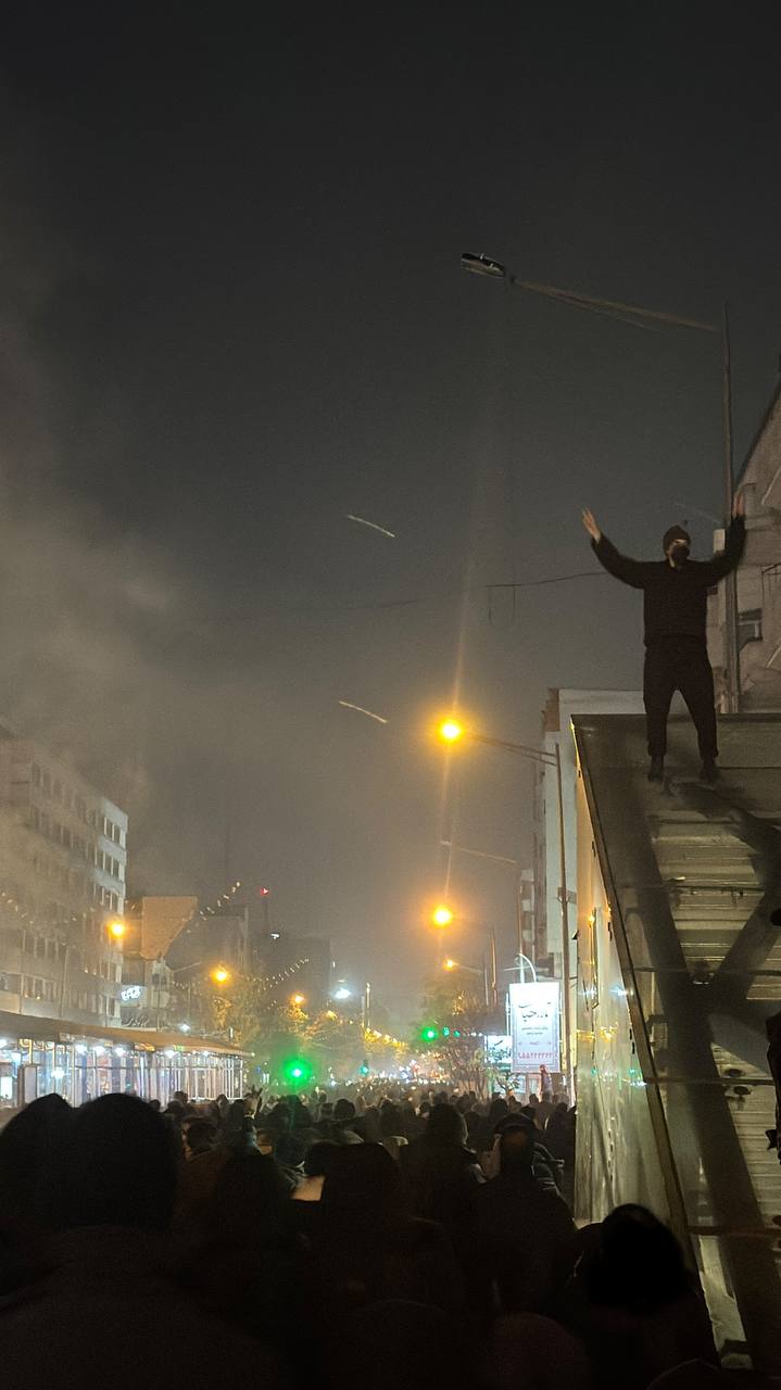 ترامپ: آمریکا بر کشورهایی که با جمهوری اسلامی تجارت کنند تعرفه ۲۵ درصدی وضع می‌کند