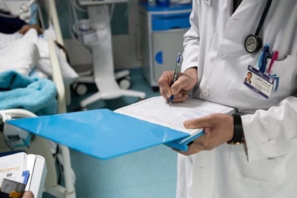 عضو کمیسیون بهداشت مجلس: ۱۵ تا ۳۰ هزار پزشک وارد کار ساختوساز، طلا و زیبایی شدهاند