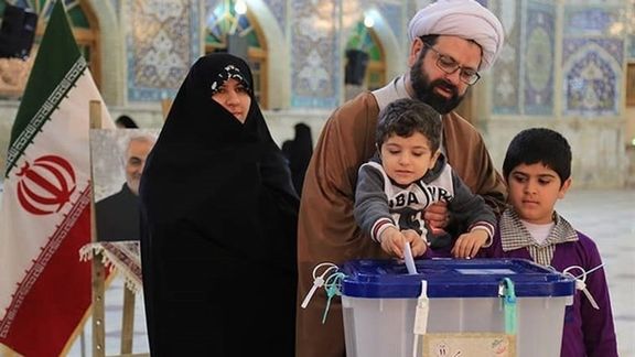 An Iranian family casting votes for parliamentary elections in the city of Esfahan (Isfahan)