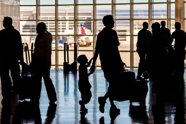 قلق حكومي في إيران من تنامي ظاهرة هجرة الخبراء والمتخصصين