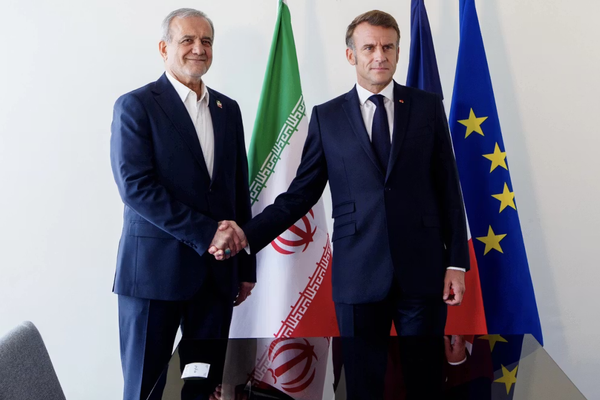 ماكرون محذرا إيران: ساعات حاسمة لتلبية شروط أوروبا حول الاتفاق النووي