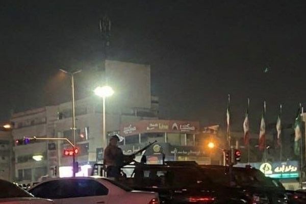 حضور نظامی نیروهای حکومتی در شهرهای مختلف ایران ادامه دارد