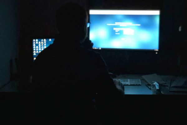 شركة أمن سيبراني: قراصنة تابعون لإيران استهدفوا أكثر من 100 مؤسسة بهدف التجسس