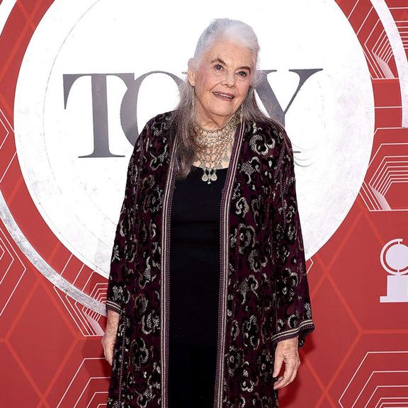 لوئیس اسمیت،مسنترین فردی شدکه جایزه تونی را برای بهترین بازیگر زن در۹۰سالگی از آن خود کرد