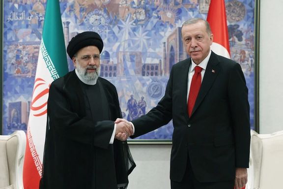 Iran’s President Ebrahim Raisi (left) and his Turkish counterpart Recep Tayyip Erdoğan