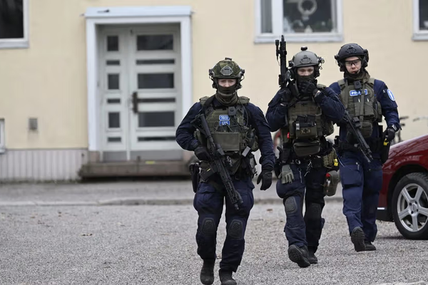 مسؤول أمني بريطاني يحذّر من تهديد "استثنائي" من جانب إيران وروسيا