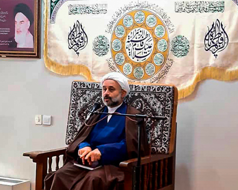 ناصر نقویان: شما یک زن دانشمند غربی پیدا کن که آستین حلقهای بپوشد