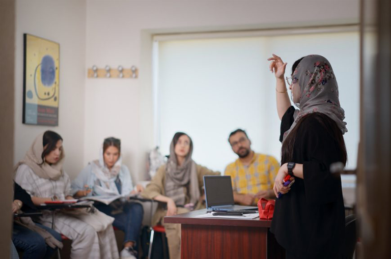 جمهوری اسلامی مرکز آموزش زبان وابسته به سفارت فرانسه در تهران را پلمب کرد