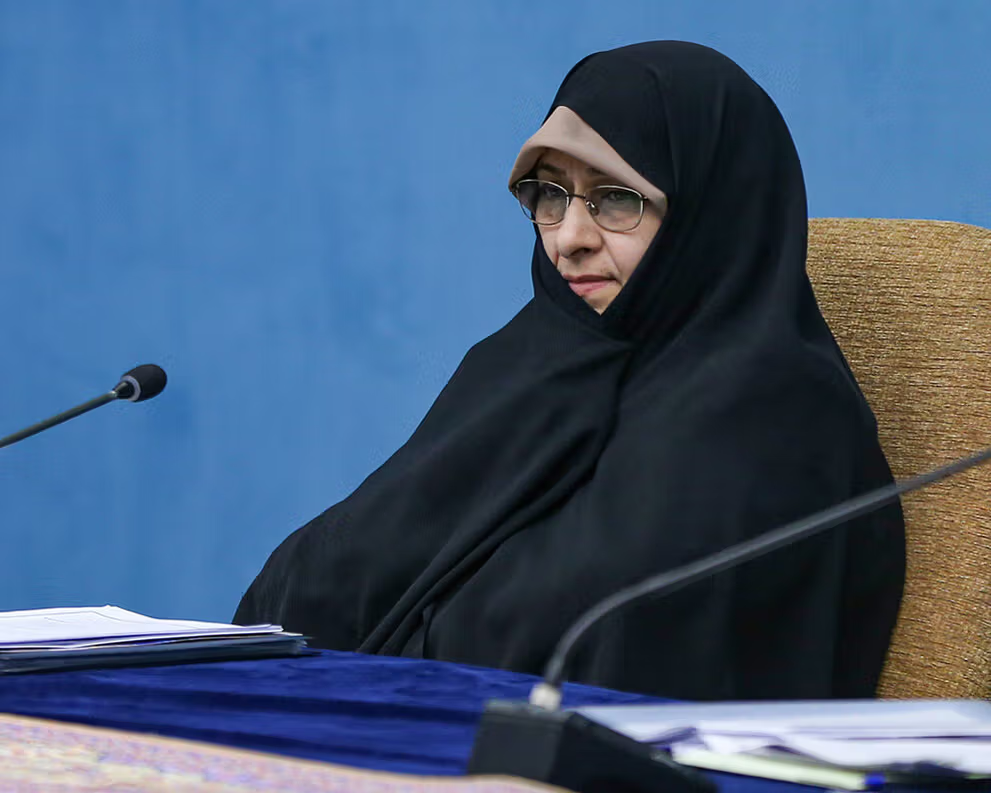 مسؤولة سابقة في الرئاسة الإيرانية: بريطانيا مولت منشدين لإلقاء مراثٍ  معينة