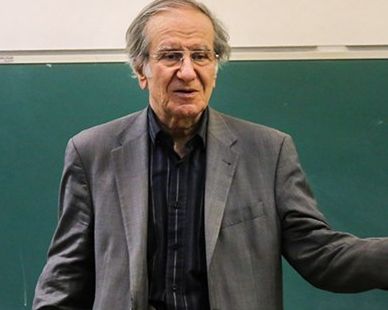 استاد اقتصاد محسن رضایی حضور اساتید دانشگاه در سپاه پاسداران برای تدریس به او را تایید کرد