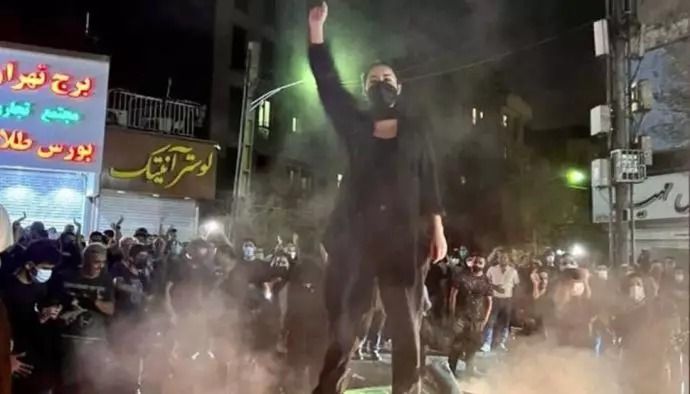 روزنامه لوموند: نسل جوان ایران زیر بار زور نمی‌رود