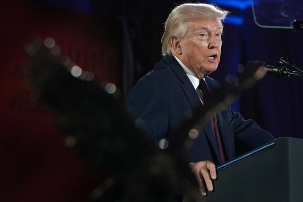 ترامپ: معترضان در ایران بهدلیل شلیک مستقیم جرات اعتراض ندارند؛ به تهران ۱۰ روز مهلت دادم