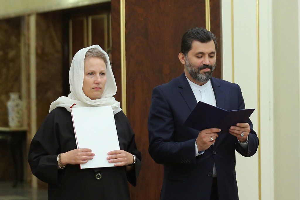 سفیر سوئیس و کاردار ایتالیا در وزارت امور خارجه؛ تهران به بازداشت دو ایرانی اعتراض کرد