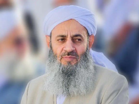 خطيب أهل السنة بإيران ينتقد طريقة محاكمة المتهمين في مجزرة "جمعة زاهدان الدامية"