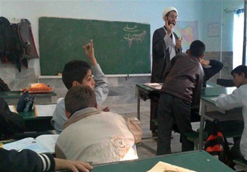 "بلوشستان الأكثر بؤسًا".. صحيفة: كارثة الأمية تضرب طلاب المدارس في إيران