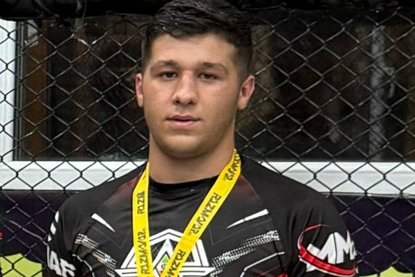 محمدرضا خانی، عضو تیم ملی MMA جوانان ایران، در کرج بهدست جمهوری اسلامی کشته شد