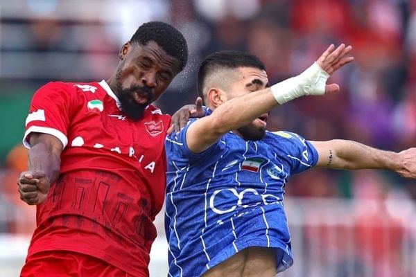 پرسپولیس ۰-۰ استقلال؛ دربی ۱۰۶ تهران، بدون گل، در بدترین چمن ممکن، به سود صدرنشین!