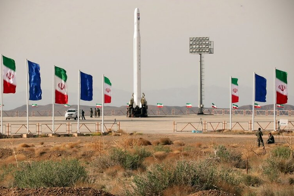 لماذا اختبر النظام الإيراني صاروخ "قاصد" في مهمة شبه مدارية؟