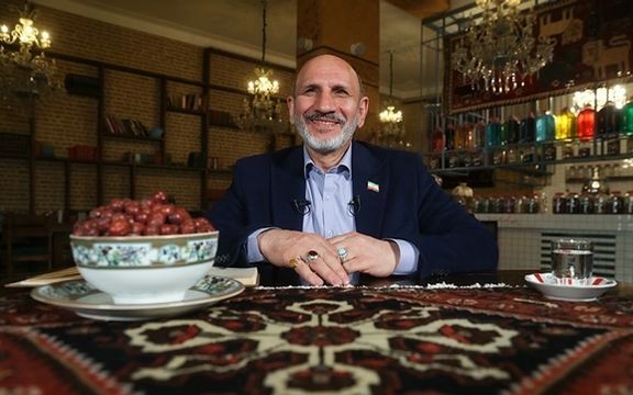 صاحبها ادّعى علاج خامنئي بالحجامة.. الكشف عن شبكة احتيال تحت غطاء الطب التقليدي في إيران