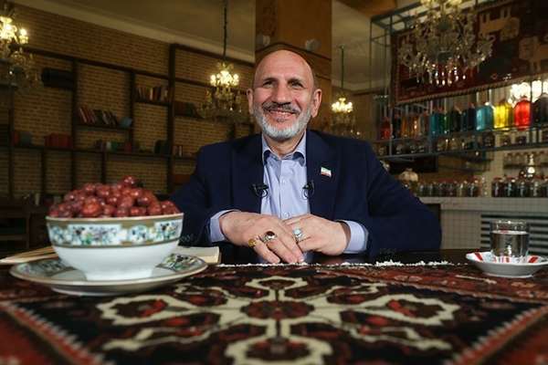مدعی طب سنتی که گفت خامنهای را حجامت کرده، کلاهبردار از آب درآمد و فراری شد