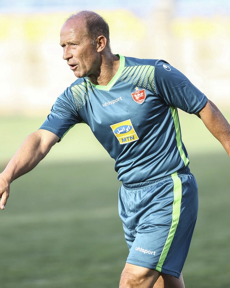 روزنامه جوان: طلب ۲۲ میلیاردی مربی سابق پرسپولیس از صندوق اشتغالزایی محرومان پرداخت شد