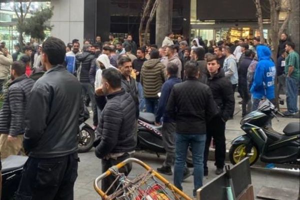 Tehran shopkeepers extend strikes into second day