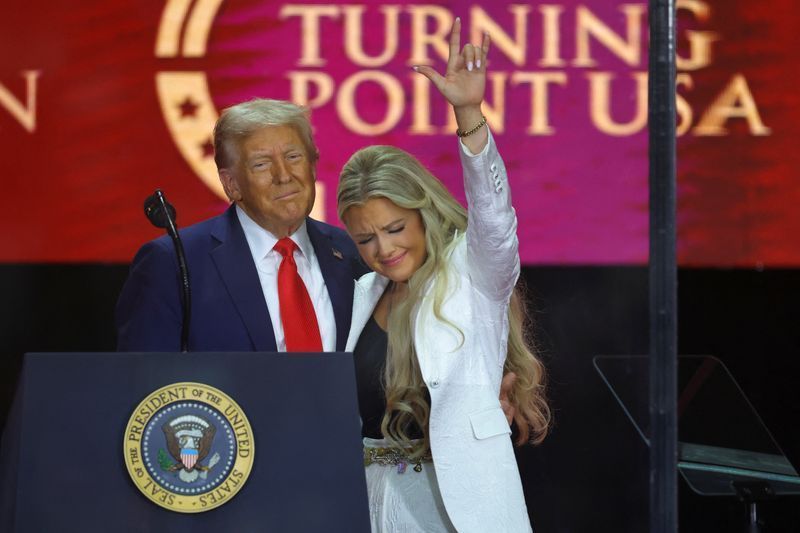 ترامپ در مراسم یادبود چارلی کرک: اسلحه او را نشانه گرفته بود، اما گلوله همه ما را هدف گرفت