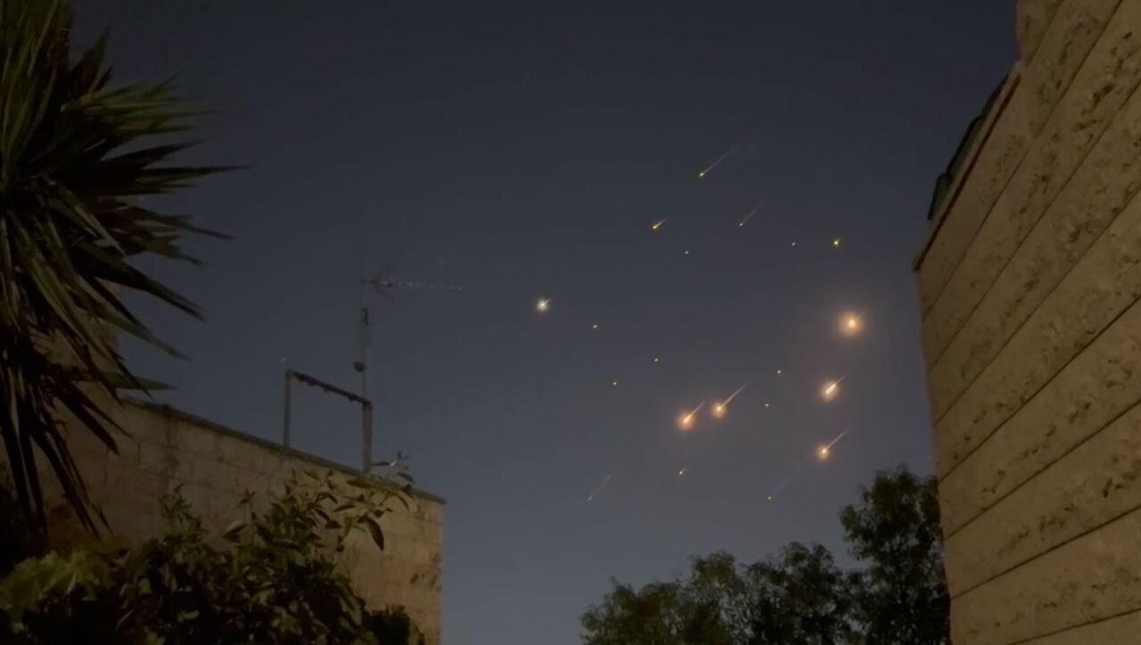 برلماني إيراني: الرحلات الجوية الليلية متوقفة حاليًا لأسباب أمنية 