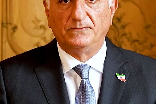 ولي عهد إيران السابق رضا بهلوي يدعو المواطنين إلى عدم القلق بشأن المستقبل بعد سقوط النظام