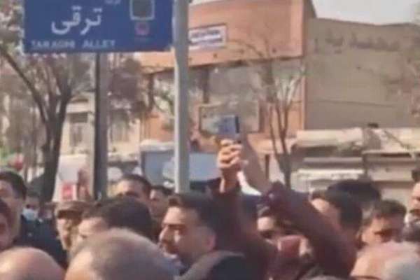 Tehran shopkeepers protest rial’s steep devaluation, soaring prices