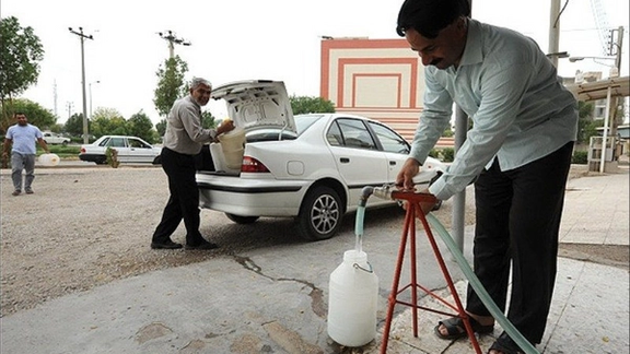 نماینده خرمشهر در مجلس: در آبادان و خرمشهر آب فاضلاب به خورد مردم میدهیم