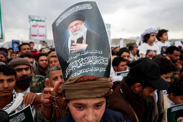 Iran giving Houthis targeting intelligence for Saudi attacks - WSJ